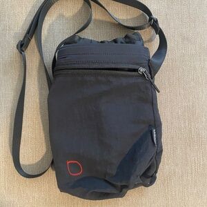 Lululemon water bottle crossbody bag, black